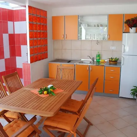 Zorana Hostel *