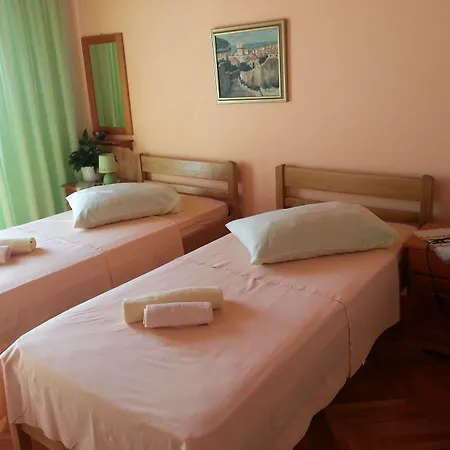 Zorana Hostel *