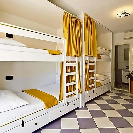 Hostel Zorana