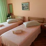 Zorana Hostel *